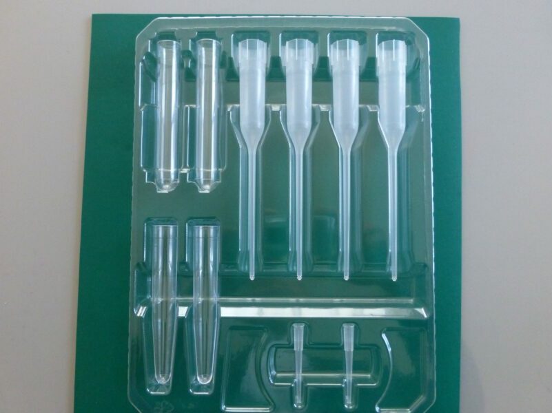 医療用プラスチック部品のキット例